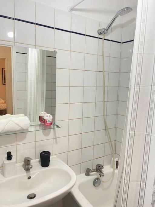 Luxsuite Aubervilliers Luaran gambar