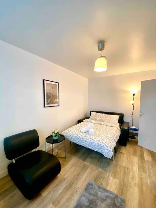 Luxsuite Aubervilliers Luaran gambar